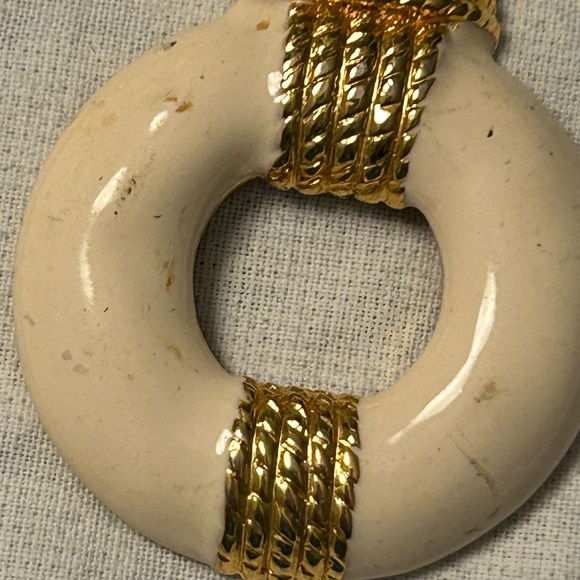 🎅🏻 VINTAGE SIGNED AVON 16.5” HEAVY GOLD CHAIN/2.5”ENAMELED PENDANT - Picture 9 of 9